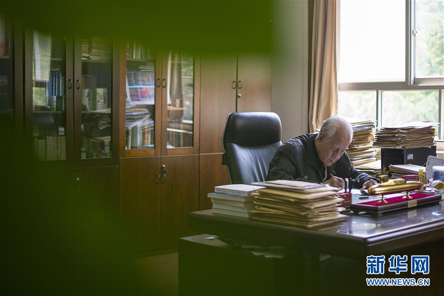 （今日關(guān)注&middot;科技獎勵大會&middot;圖文互動）（5）此生屬于祖國，此生無怨無悔&mdash;&mdash;隱身30年的中國核潛艇先驅(qū)黃旭華