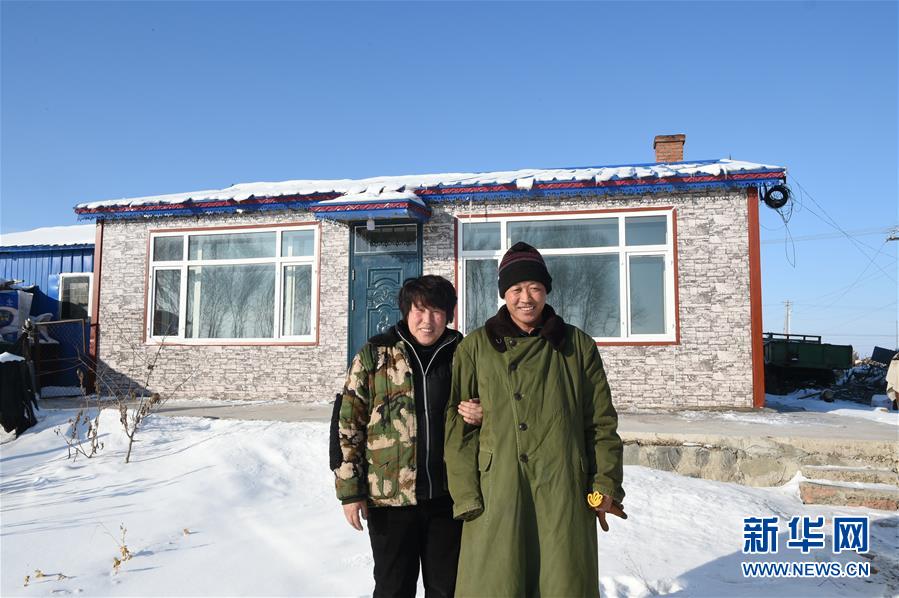 (新春走基層·圖文互動(dòng))翻身村脫貧戶“浴火翻身”