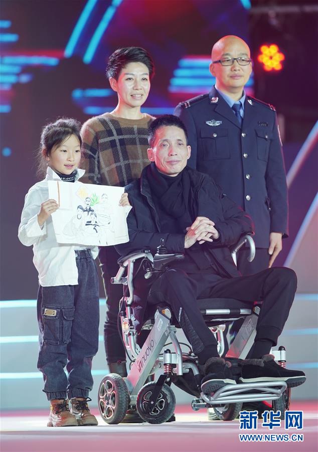 （圖文互動）（3）&ldquo;中國網(wǎng)事&middot;感動2019&rdquo;十大年度網(wǎng)絡(luò)人物揭曉