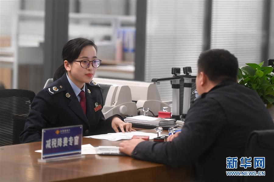 (新華全媒頭條·聚焦中國經(jīng)濟成績單·圖文互動)(9)為全面建成小康社會奠定堅實基礎——從2019年數(shù)據(jù)看中國經(jīng)濟發(fā)展大勢