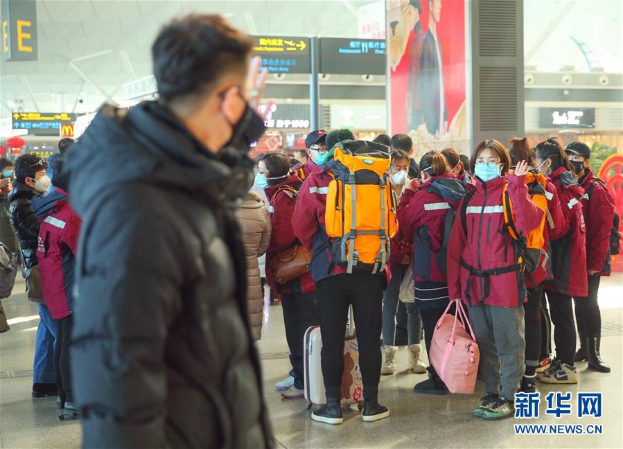 （新華全媒頭條&middot;圖文互動）（18）萬眾一心迎挑戰(zhàn) 眾志成城戰(zhàn)疫情&mdash;&mdash;全國總動員打響疫情防控阻擊戰(zhàn)紀實