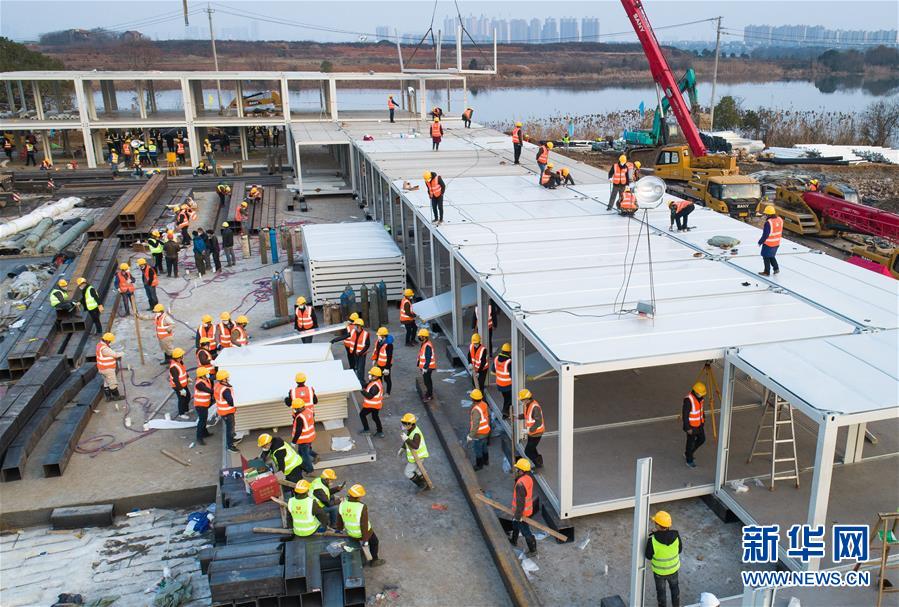 （新華全媒頭條&middot;圖文互動(dòng)）（6）黨旗，高高飄揚(yáng)在防控疫情斗爭(zhēng)第一線&mdash;&mdash;各級(jí)黨組織和廣大黨員干部投身疫情防控阻擊戰(zhàn)紀(jì)實(shí)