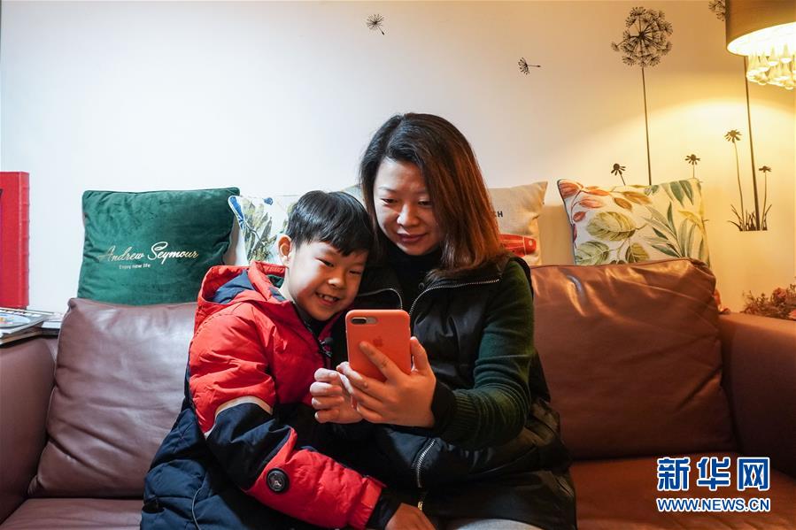 （聚焦疫情防控&middot;圖文互動(dòng)）（1）無法握手，但始終并肩