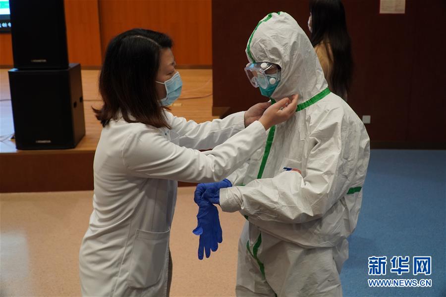 （聚焦疫情防控&middot;圖文互動(dòng)）（3）無法握手，但始終并肩