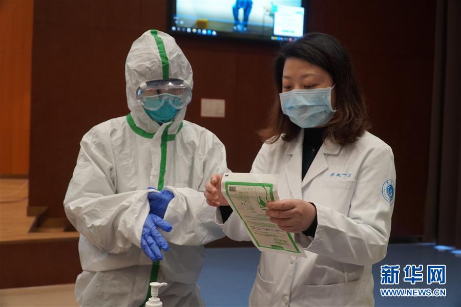 （聚焦疫情防控&middot;圖文互動(dòng)）（4）無法握手，但始終并肩