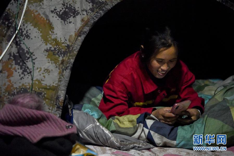 （新春走基層&middot;圖文互動）（6）寒冬里，&ldquo;沙漠玫瑰&rdquo;猶自綻放