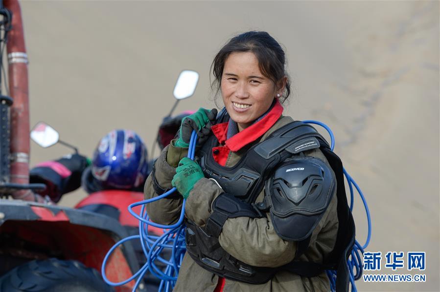 （新春走基層&middot;圖文互動）（8）寒冬里，&ldquo;沙漠玫瑰&rdquo;猶自綻放