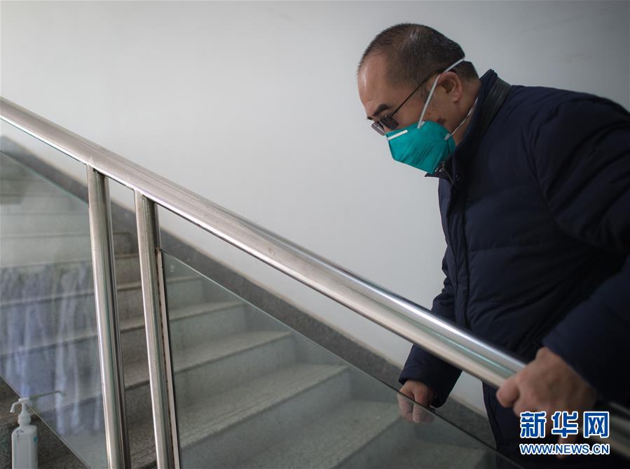 （新華全媒頭條&middot;聚焦疫情防控&middot;圖文互動）（11）拼漸凍生命 與疫魔競速&mdash;&mdash;記疫情&ldquo;風(fēng)暴眼&rdquo;中武漢金銀潭醫(yī)院院長張定宇