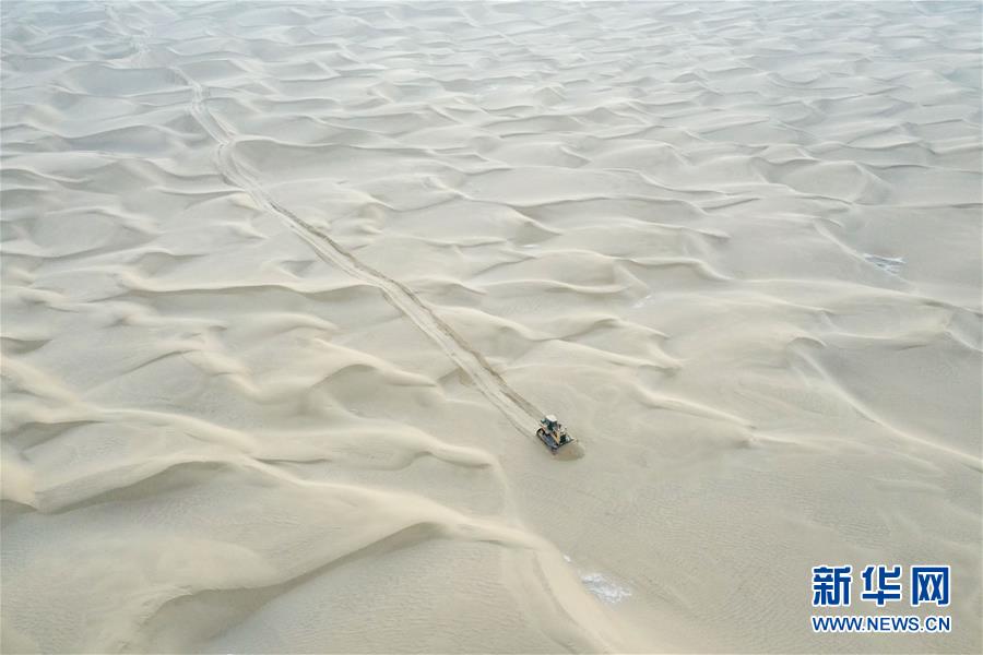 （新春走基層&middot;圖文互動）（2）特寫：與車為伴，獨行沙海