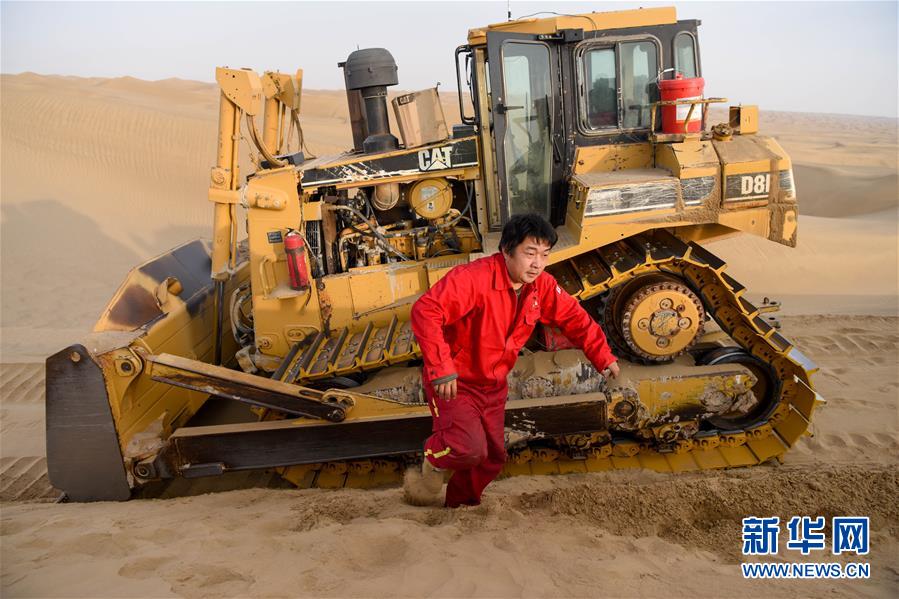 （新春走基層&middot;圖文互動）（5）特寫：與車為伴，獨行沙海