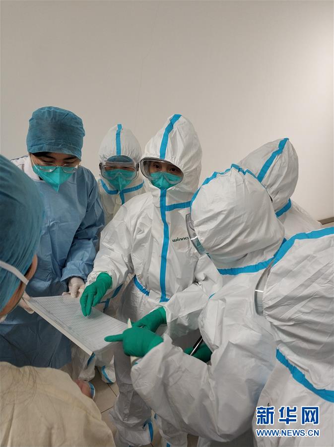 （新華全媒頭條&middot;圖文互動）（4）戰(zhàn)紅區(qū)！&mdash;&mdash;發(fā)生在武漢抗疫隔離病房內(nèi)的故事