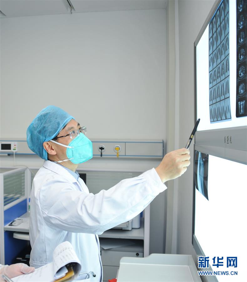 （新華全媒頭條&middot;圖文互動）（6）戰(zhàn)紅區(qū)！&mdash;&mdash;發(fā)生在武漢抗疫隔離病房內(nèi)的故事