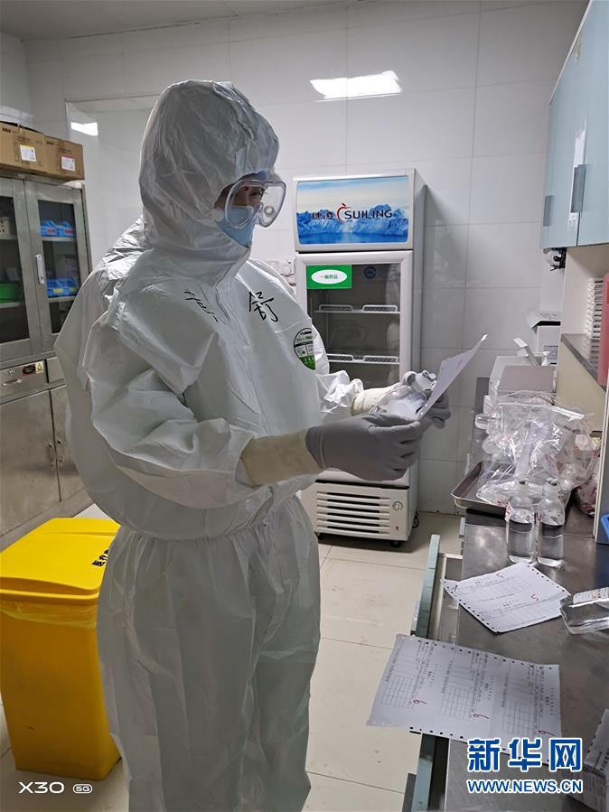 （新華全媒頭條&middot;圖文互動）（7）戰(zhàn)紅區(qū)！&mdash;&mdash;發(fā)生在武漢抗疫隔離病房內(nèi)的故事