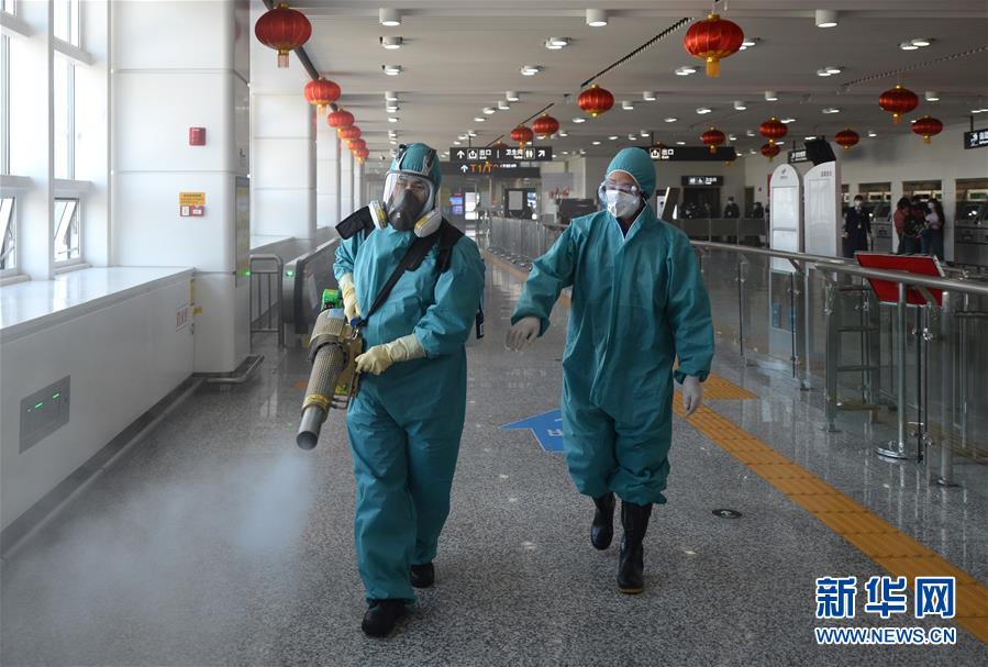 (聚焦疫情防控)(2)藍天志愿者的消毒戰(zhàn)“疫”