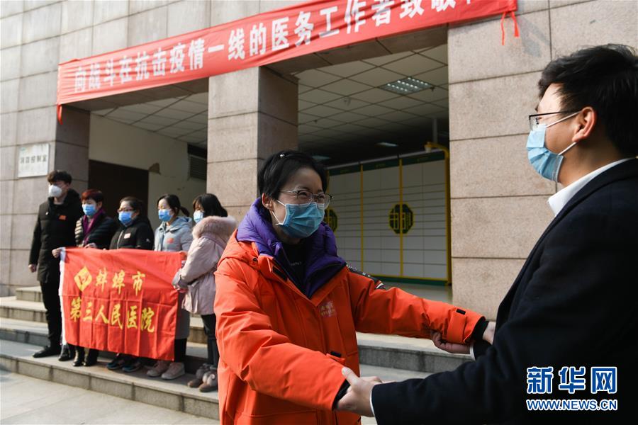 （在習(xí)近平新時代中國特色社會主義思想指引下&mdash;&mdash;新時代新作為新篇章&middot;習(xí)近平總書記關(guān)切事&middot;圖文互動）（7）當(dāng)億萬只手緊握在一起&hellip;&hellip;&mdash;&mdash;戰(zhàn)&ldquo;疫&rdquo;一線感受中國力量