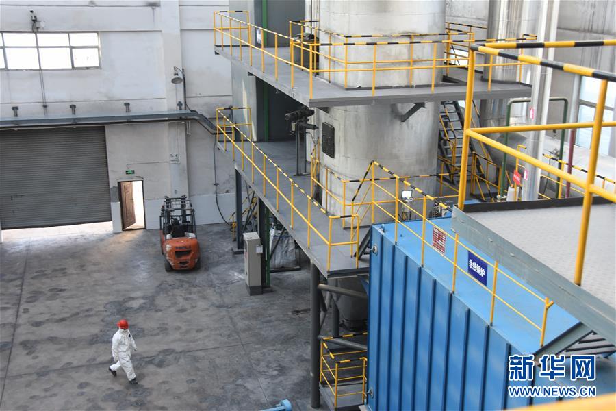 (聚焦疫情防控·圖文互動(dòng))(6)另類“白衣戰(zhàn)士”:堅(jiān)守醫(yī)療廢物處置第一線