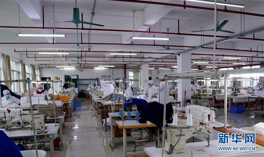 （來(lái)自經(jīng)濟(jì)前沿的故事&middot;企業(yè)復(fù)工復(fù)產(chǎn)&middot;圖文互動(dòng)）（2）堅(jiān)守生產(chǎn)線就是保護(hù)&ldquo;生命線&rdquo;&mdash;&mdash;廣西部分企業(yè)復(fù)工生產(chǎn)見(jiàn)聞