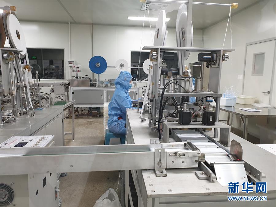 （來(lái)自經(jīng)濟(jì)前沿的故事&middot;企業(yè)復(fù)工復(fù)產(chǎn)&middot;圖文互動(dòng)）（3）堅(jiān)守生產(chǎn)線就是保護(hù)&ldquo;生命線&rdquo;&mdash;&mdash;廣西部分企業(yè)復(fù)工生產(chǎn)見(jiàn)聞