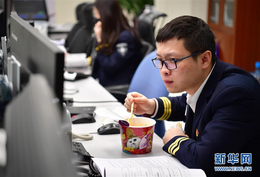(聚焦疫情防控·圖文互動(dòng))(2)電網(wǎng)指揮官:“千軍萬(wàn)馬”戰(zhàn)疫情