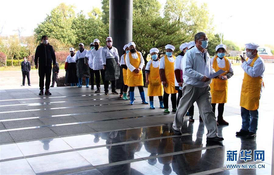 （來自經(jīng)濟(jì)前沿的故事&middot;企業(yè)復(fù)工復(fù)產(chǎn)&middot;圖文互動(dòng)）（2）看1500多名工人是如何復(fù)工的？&mdash;&mdash;湖南郴州一家企業(yè)復(fù)工目擊記 