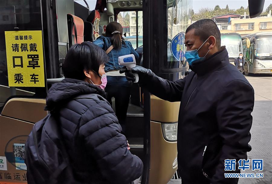 （做好六穩(wěn)工作 應(yīng)對(duì)復(fù)雜局面&middot;圖文互動(dòng)）（4）四川：&ldquo;點(diǎn)對(duì)點(diǎn)、一站式&rdquo;送農(nóng)民工安全返崗