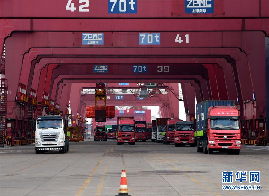 (圖文互動)(2)海港轉(zhuǎn)運(yùn)不停歇 整體運(yùn)能待釋放——沿海主要港口生產(chǎn)見聞