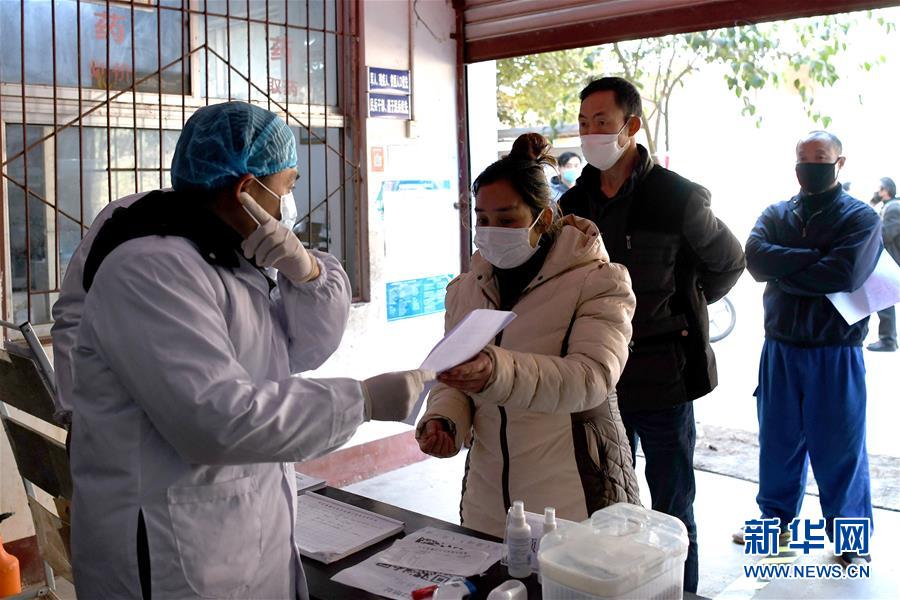 （抓好經(jīng)濟發(fā)展 應對復雜局面&middot;圖文互動）（3）2500萬農(nóng)民工如何安全返崗？&mdash;&mdash;農(nóng)民工大省四川復工觀察