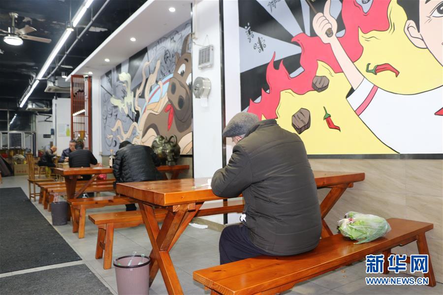 （圖文互動）（5）吃粉擼串，商圈&ldquo;打卡&rdquo;，動車出廠&mdash;&mdash;湖南&ldquo;標(biāo)簽&rdquo;復(fù)蘇記