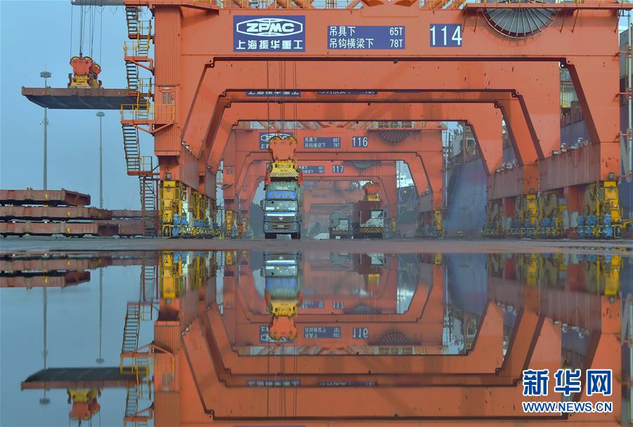 （新華全媒頭條&middot;圖文互動）（14）磨難壓不垮 奮起正當(dāng)時&mdash;&mdash;習(xí)近平總書記在統(tǒng)籌推進新冠肺炎疫情防控和經(jīng)濟社會發(fā)展工作部署會議上的重要講話振奮人心凝聚力量