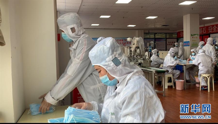 （決戰(zhàn)決勝脫貧攻堅&middot;圖文互動）（3）防疫有保障 脫貧有底氣&mdash;&mdash;甘肅一批扶貧車間成為戰(zhàn)疫&ldquo;兵工廠&rdquo;