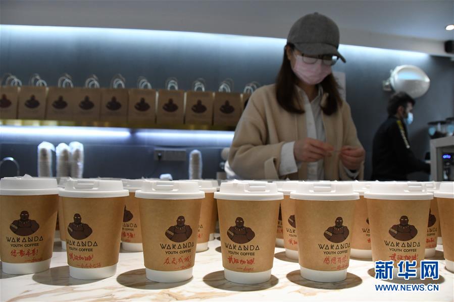 （新華全媒頭條&middot;圖文互動(dòng)）（3）守望相助，堅(jiān)忍不拔&mdash;&mdash;致敬武漢戰(zhàn)&ldquo;疫&rdquo;中千千萬(wàn)萬(wàn)個(gè)平凡英雄