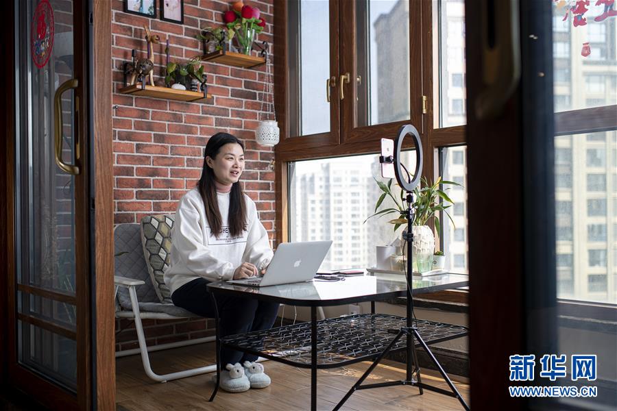 （新華全媒頭條&middot;圖文互動(dòng)）（8）守望相助，堅(jiān)忍不拔&mdash;&mdash;致敬武漢戰(zhàn)&ldquo;疫&rdquo;中千千萬(wàn)萬(wàn)個(gè)平凡英雄