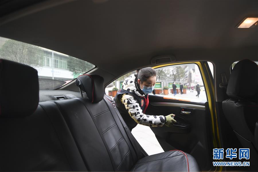 （聚焦疫情防控&middot;圖文互動(dòng)）（3）&ldquo;讓醫(yī)務(wù)人員無(wú)后顧之憂！&rdquo;&mdash;&mdash;重慶志愿者&ldquo;守護(hù)&rdquo;千余名一線醫(yī)護(hù)人員家屬見聞