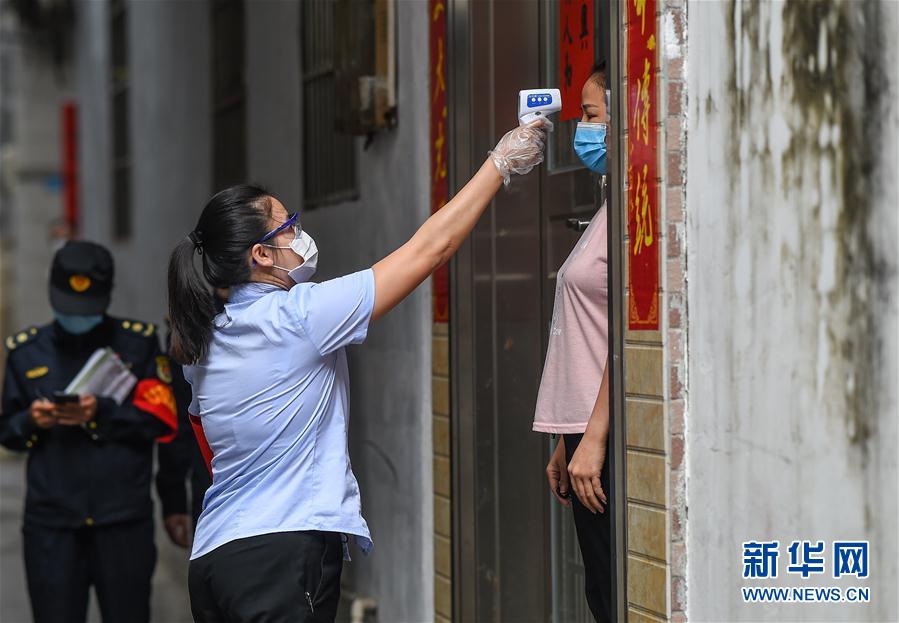 （在習(xí)近平新時(shí)代中國特色社會(huì)主義思想指引下&mdash;&mdash;新時(shí)代新作為新篇章&middot;習(xí)近平總書記關(guān)切事）（3）&ldquo;平凡英雄&rdquo;的力量&mdash;&mdash;致敬堅(jiān)守戰(zhàn)&ldquo;疫&rdquo;一線的社區(qū)工作者 