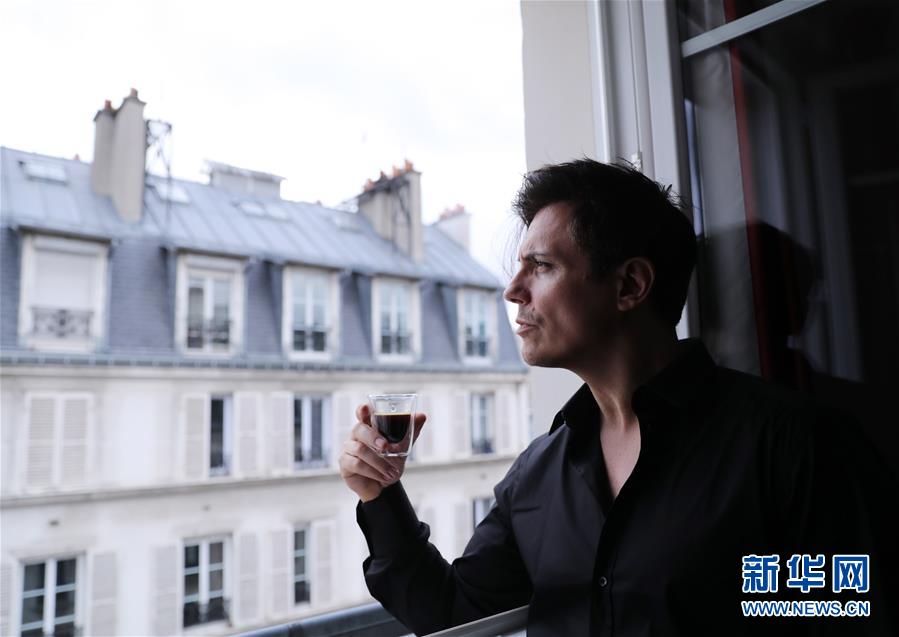 （國際&middot;圖文互動(dòng)）（5）通訊：手牽手，我們共同驅(qū)散陰霾&mdash;&mdash;法國音樂人創(chuàng)作抗疫歌曲背后的故事