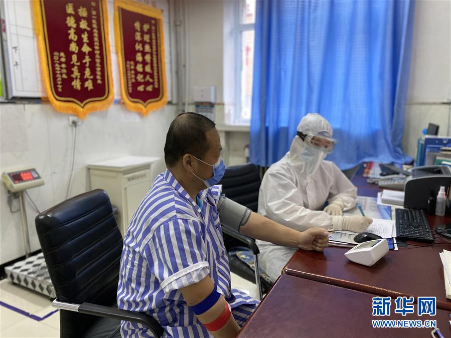 (聚焦疫情防控·圖文互動)(4)特寫:“90后”醫(yī)護情侶的抗疫堅守