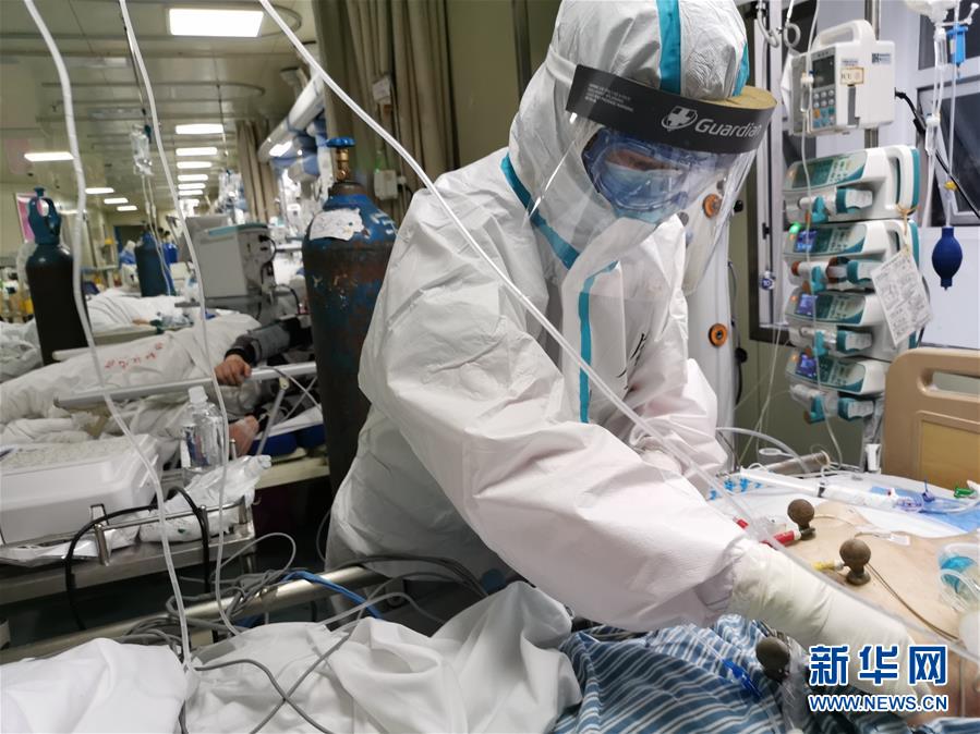 （一線抗疫群英譜&middot;圖文互動）（1）生命之光，溫暖&ldquo;無面之交&rdquo;&mdash;&mdash;記抗疫一線重癥監(jiān)護(hù)室90后護(hù)士金鈺 