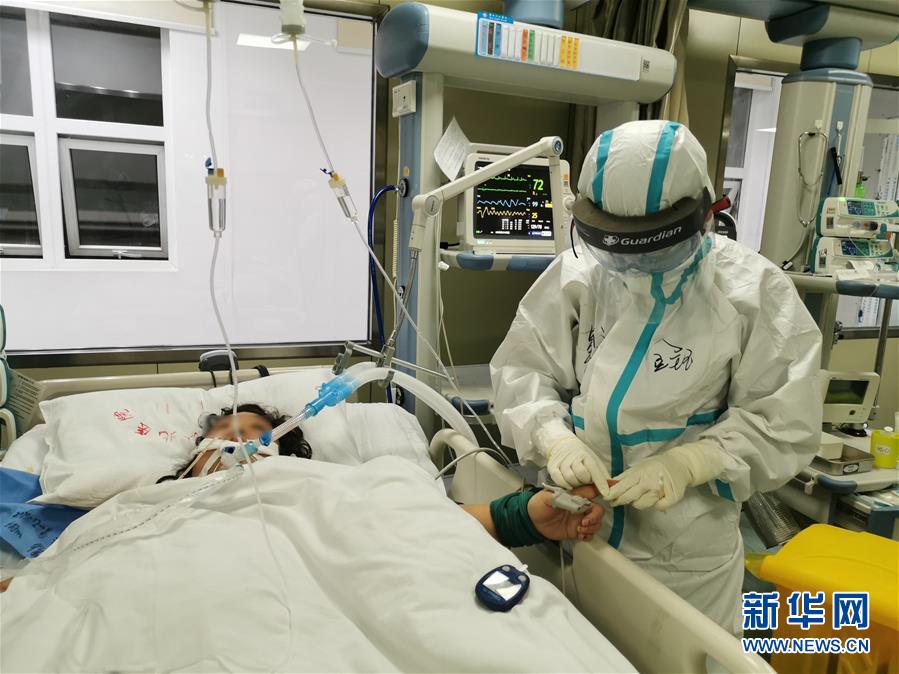 （一線抗疫群英譜&middot;圖文互動）（2）生命之光，溫暖&ldquo;無面之交&rdquo;&mdash;&mdash;記抗疫一線重癥監(jiān)護(hù)室90后護(hù)士金鈺 