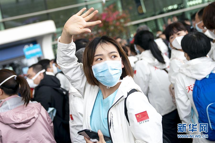 （新華全媒頭條&middot;圖文互動）（4）最美逆行者，武漢永遠記得你！&mdash;&mdash;首批援鄂醫(yī)療隊返程紀實