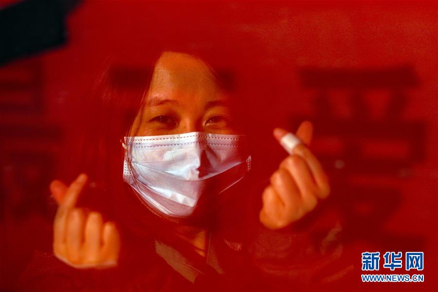 （新華全媒頭條&middot;圖文互動）（5）最美逆行者，武漢永遠記得你！&mdash;&mdash;首批援鄂醫(yī)療隊返程紀實