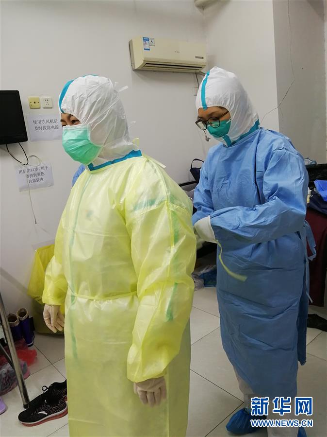 （一線抗疫群英譜&middot;圖文互動）（1）在武漢，我為白衣戰(zhàn)士&ldquo;鑄起鎧甲&rdquo;&mdash;&mdash;記天津市腫瘤醫(yī)院醫(yī)師路佳