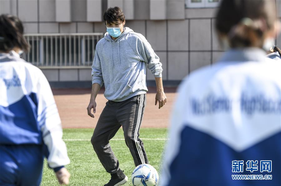 （圖文互動(dòng)）（1）&ldquo;早&rdquo;安同學(xué)，&ldquo;早&rdquo;安老師！&mdash;&mdash;新疆初高中畢業(yè)班復(fù)課一周回訪見聞