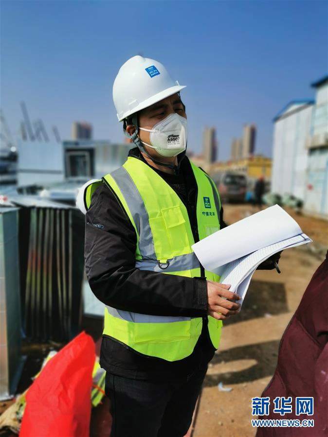 （一線抗疫群英譜&middot;圖文互動）（1）羅文浩：&ldquo;女兒，你的名字里有溫暖，有榮光！&rdquo;