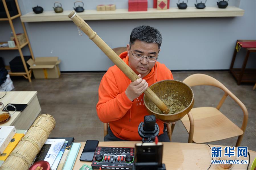 （中國經(jīng)濟(jì)新觀察&middot;圖文互動）（2）&ldquo;云端&rdquo;上演新場景&mdash;&mdash;新型消費(fèi)激活發(fā)展新動能