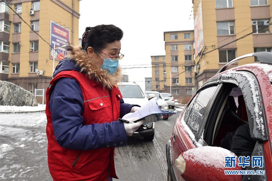 （習(xí)近平致敬的戰(zhàn)&ldquo;疫&rdquo;英雄&middot;社區(qū)工作者篇&middot;圖文互動(dòng)）（1）他們，堅(jiān)守一線(xiàn)戰(zhàn)風(fēng)雨