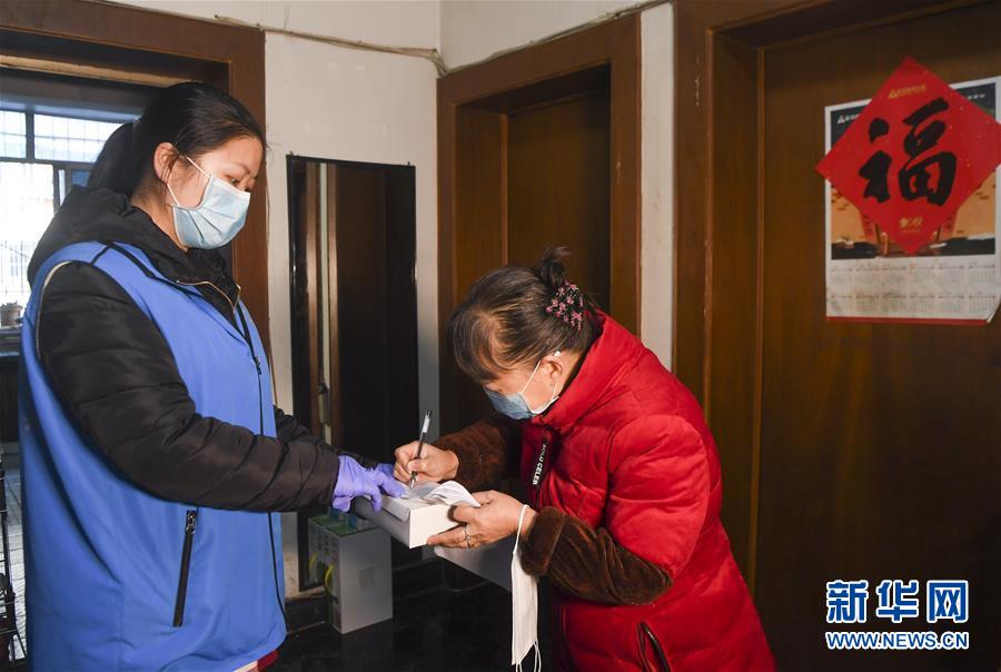 （習(xí)近平致敬的戰(zhàn)&ldquo;疫&rdquo;英雄&middot;社區(qū)工作者篇&middot;圖文互動(dòng)）（2）他們，堅(jiān)守一線(xiàn)戰(zhàn)風(fēng)雨