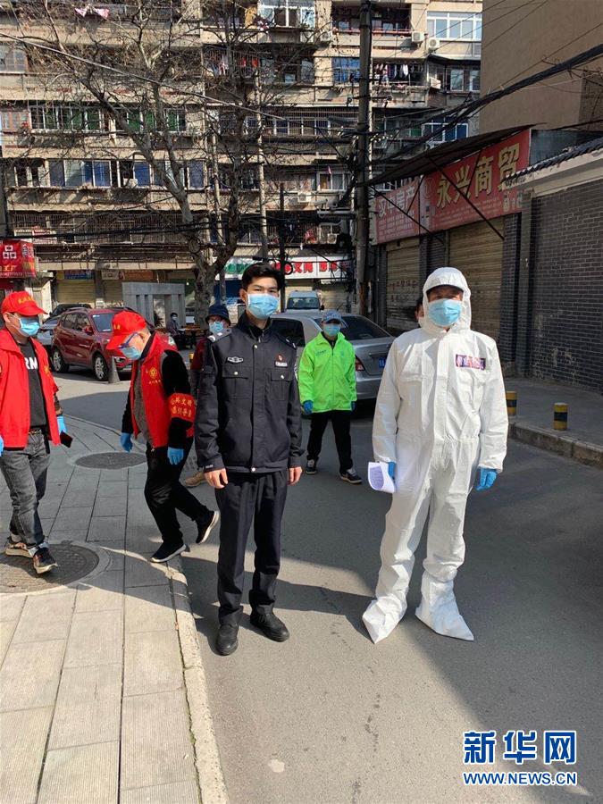 （習近平致敬的戰(zhàn)&ldquo;疫&rdquo;英雄&middot;公安干警篇&middot;圖文互動）（6）他們，抗疫一線鑄警魂
