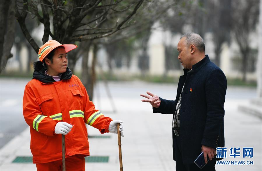 (新華全媒頭條·圖文互動(dòng))(2)來(lái)自大山深處的“移民管家”——記貴州正安縣瑞濠街道辦事處主任吳太璽