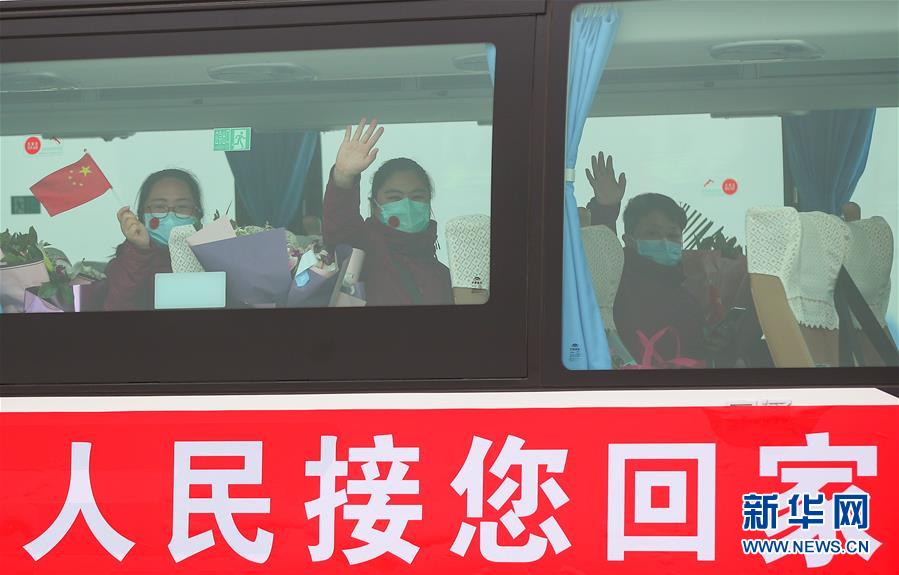 （在習(xí)近平新時(shí)代中國(guó)特色社會(huì)主義思想指引下&mdash;&mdash;新時(shí)代新作為新篇章&middot;習(xí)近平總書記關(guān)切事&middot;圖文互動(dòng)）（2）給你最溫暖的擁抱&mdash;&mdash;保護(hù)關(guān)心愛護(hù)抗疫一線醫(yī)務(wù)人員在行動(dòng)