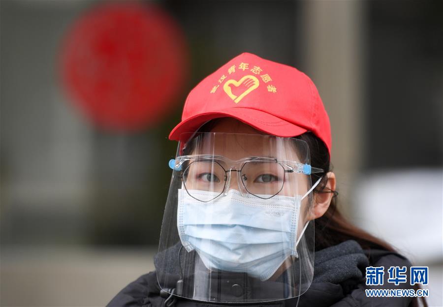 （習(xí)近平致敬的戰(zhàn)&ldquo;疫&rdquo;英雄&middot;志愿者篇&middot;圖文互動(dòng)）（4）他們，微光成炬照征程